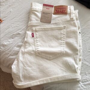 Levi's Cream Mid-Length Shorts